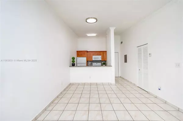 18310 Mediterranean Blvd #2407, Hialeah, FL 33015