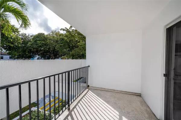 2463 Coral Way #25, Miami, FL 33145