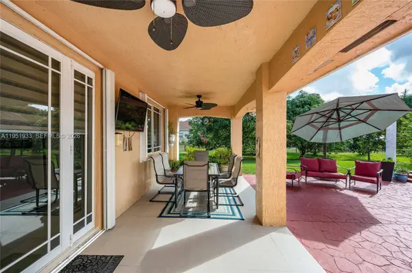 19520 SW 206th St, Miami, FL 33187