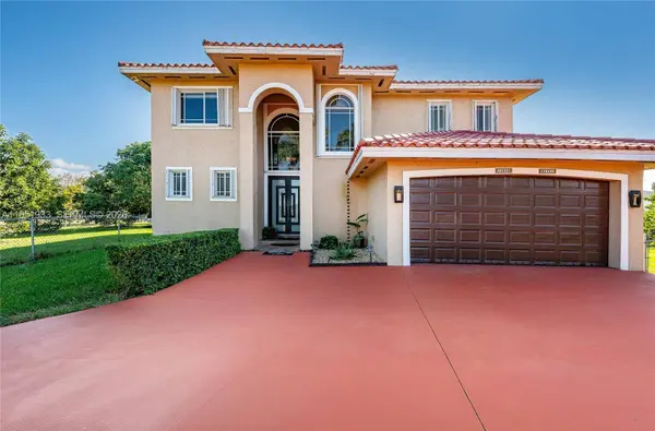 19520 SW 206th St, Miami, FL 33187