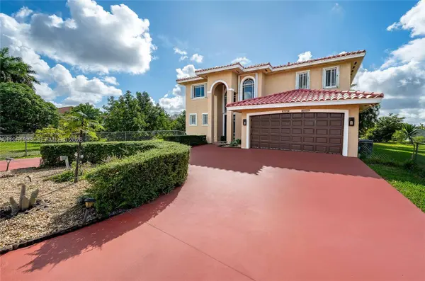 19520 SW 206th St, Miami, FL 33187