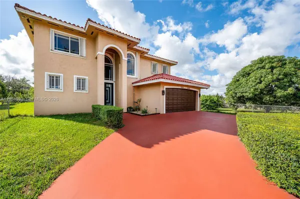 19520 SW 206th St, Miami, FL 33187