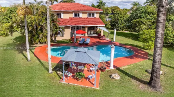 19520 SW 206th St, Miami, FL 33187