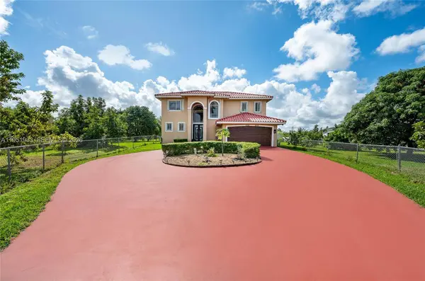 19520 SW 206th St, Miami, FL 33187