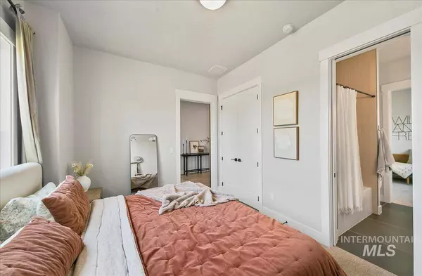 6875 W Piaffe St, Eagle, ID 83616