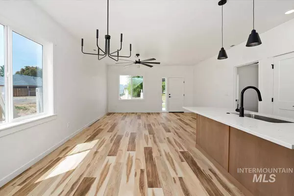 415 N 18th Way, Payette, ID 83661