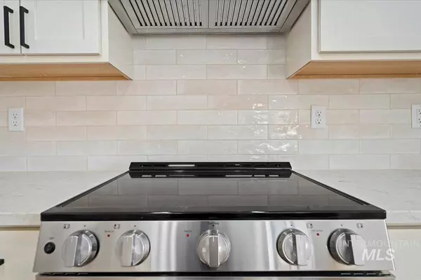 415 N 18th Way, Payette, ID 83661