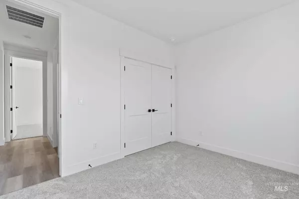 405 S Diesel Way, Boise, ID 83716