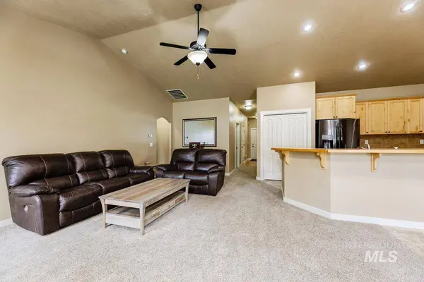 2512 N Tweedbrook Avenue, Meridian, ID 83646