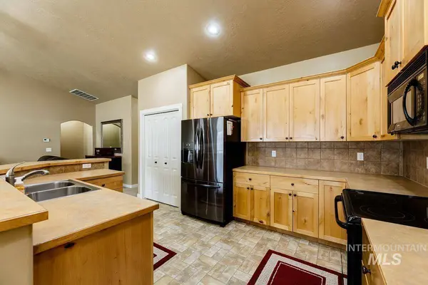 2512 N Tweedbrook Avenue, Meridian, ID 83646