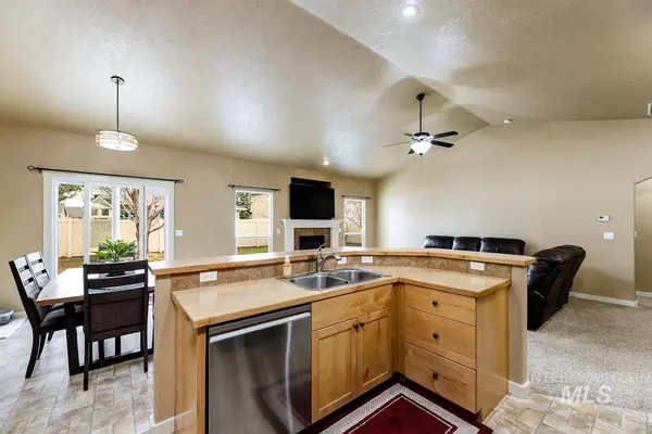 2512 N Tweedbrook Avenue, Meridian, ID 83646