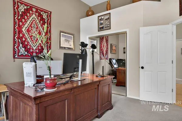 2126 S Weimaraner Way, Meridian, ID 83642-4610