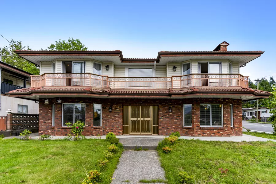 996 Duthie Ave, Burnaby, BC V5A 2P8