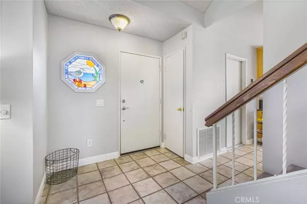 1812 Cherry Wood LN, Colton, CA 92324