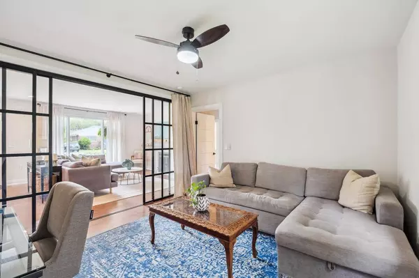 22 Charlestowne Rd, Charleston, SC 29407