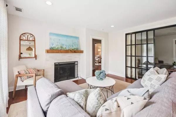 22 Charlestowne Rd, Charleston, SC 29407