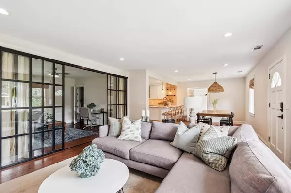 22 Charlestowne Rd, Charleston, SC 29407