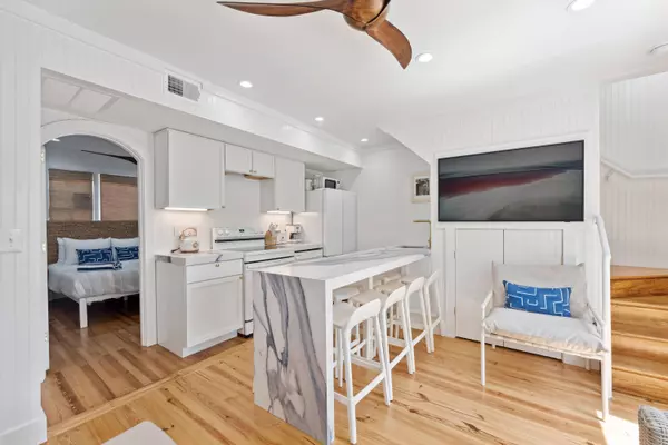 67 Spring St #A, Charleston, SC 29403