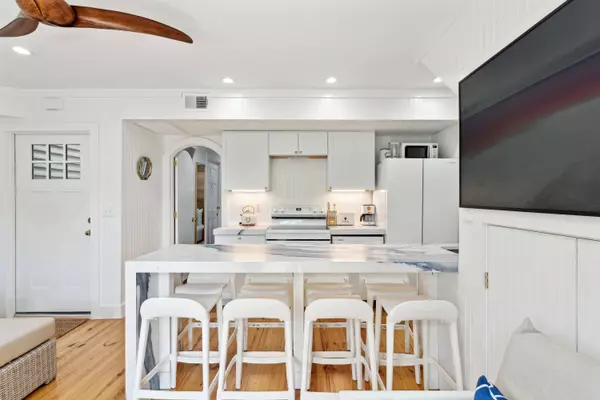 67 Spring St #A, Charleston, SC 29403