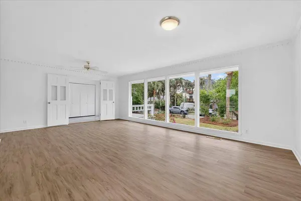 1568 Oak Island Dr, Charleston, SC 29412