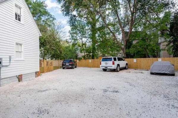 176-178 Broad St, Charleston, SC 29401