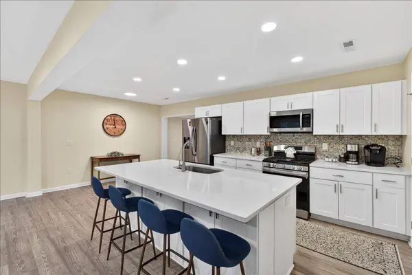 5917 Hagood Ave, Hanahan, SC 29410