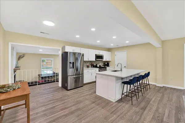 5917 Hagood Ave, Hanahan, SC 29410