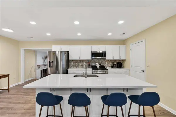 5917 Hagood Ave, Hanahan, SC 29410