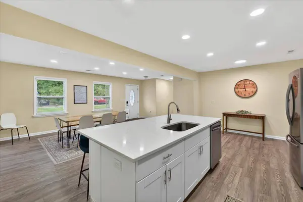 5917 Hagood Ave, Hanahan, SC 29410