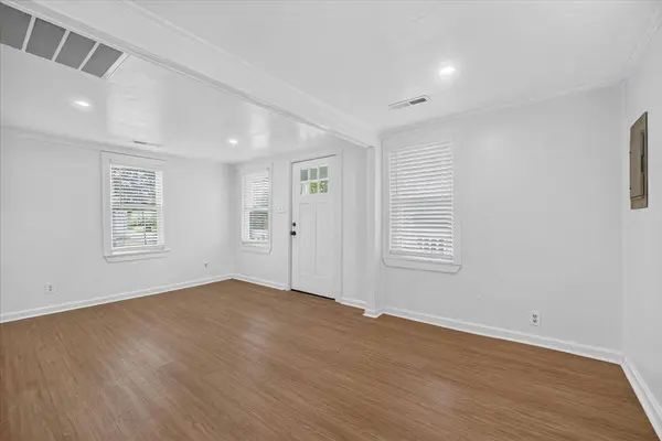 2023 Hugo Ave, North Charleston, SC 29405