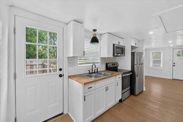 2023 Hugo Ave, North Charleston, SC 29405
