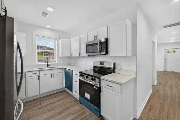2029 Saint Francis St, North Charleston, SC 29405