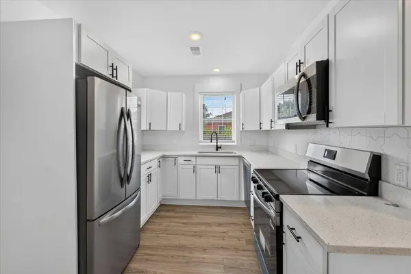 2029 Saint Francis St, North Charleston, SC 29405