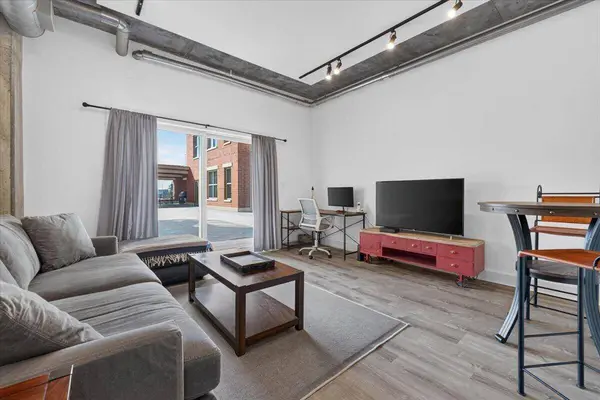 150 Bee St #306
