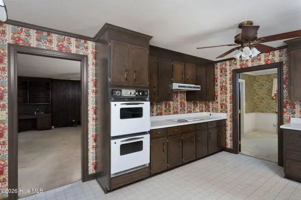 913 Robert E Lee DR, Wilmington, NC 28412