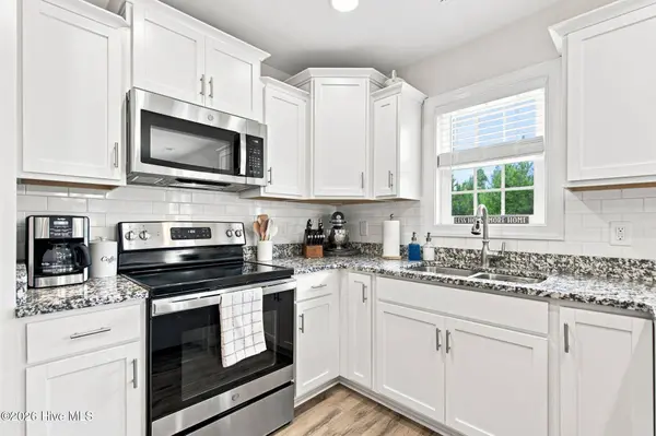 273 W Broughton LN, Rocky Point, NC 28457
