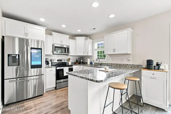 273 W Broughton LN, Rocky Point, NC 28457