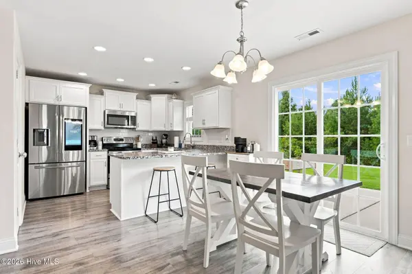 273 W Broughton LN, Rocky Point, NC 28457