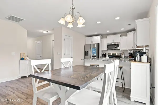 273 W Broughton LN, Rocky Point, NC 28457