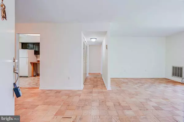 732 QUINCE ORCHARD BLVD #201, Gaithersburg, MD 20878