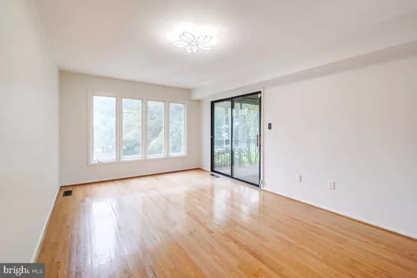 9 GUY CT, Rockville, MD 20850