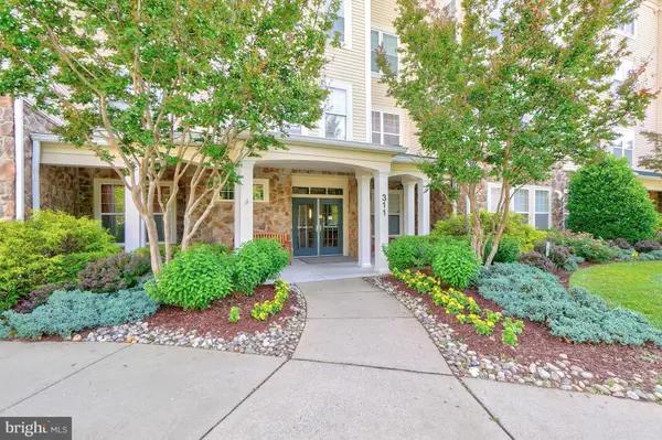 311 HIGH GABLES DR #206, Gaithersburg, MD 20878