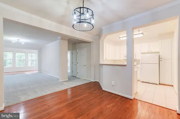 311 HIGH GABLES DR #206, Gaithersburg, MD 20878