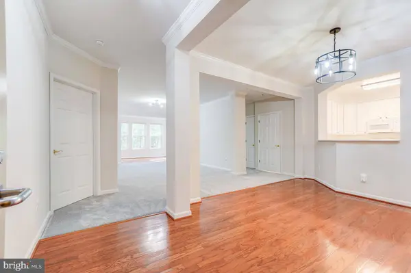 311 HIGH GABLES DR #206, Gaithersburg, MD 20878