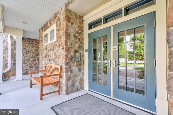 311 HIGH GABLES DR #206, Gaithersburg, MD 20878