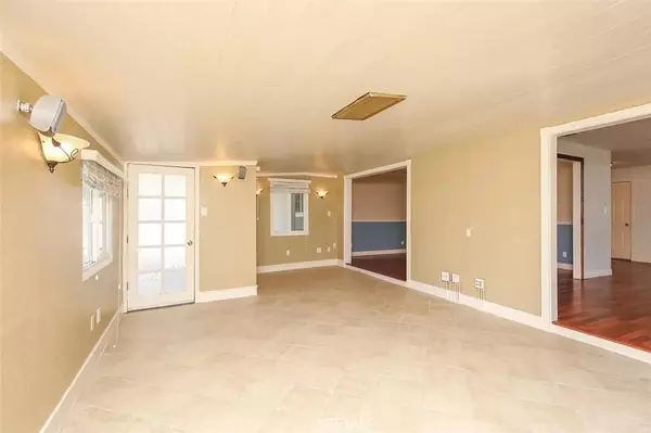 1044 Dewitt AVE, Clovis, CA 93612