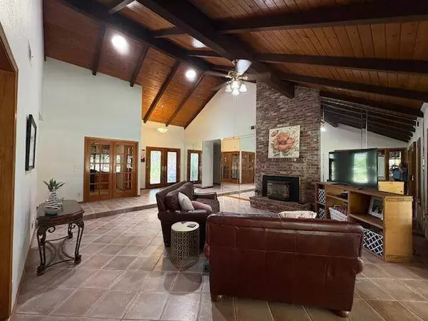 1536 N Tamarack Street, Visalia, CA 93291