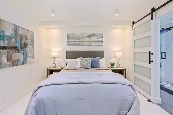 100 Scholz PLZ #205, Newport Beach, CA 92663