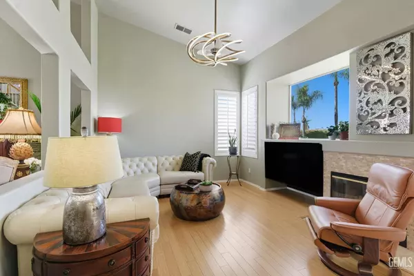 8416 Crab Apple Court, Bakersfield, CA 93311