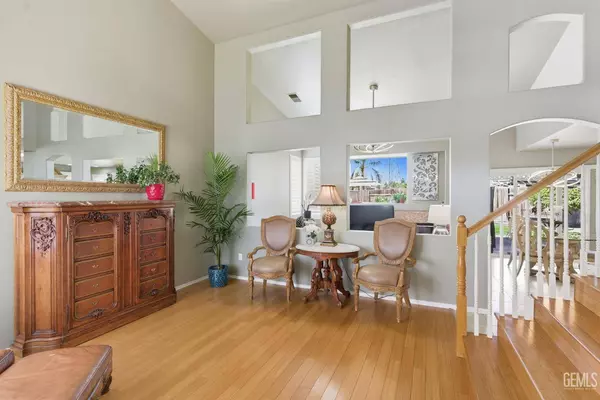 8416 Crab Apple Court, Bakersfield, CA 93311